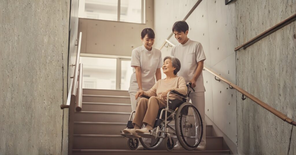 実際にかかった料金と割増し費用｜2人体制・階段介助のリアル